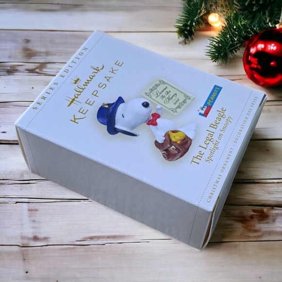 Hallmark Series Keepsake Edition Peanuts The Legal Beagle Ornament (2006) - Picture 7 of 8